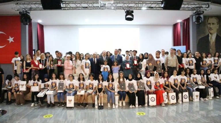 Söz uçar yazı kalır