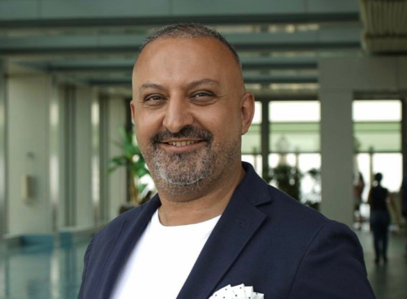 Ertekin Aykaç Kimdir?