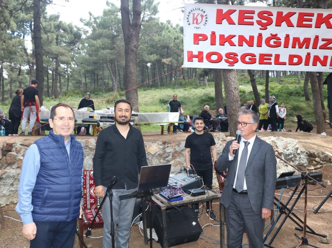 Mehmet Yiğit Uşak Karahallılar Vakfının Keşkek Şenliğinde Coşturdu