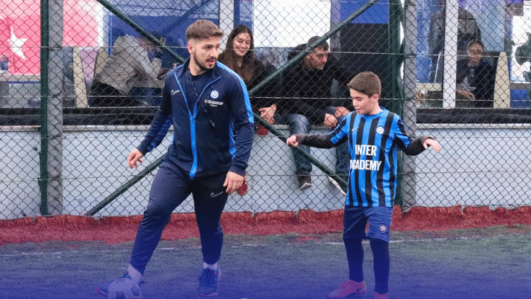 Kurtköy Futbol Okulu Miniklerden Büyük Zafer: Bölge Şampiyonu Oldular