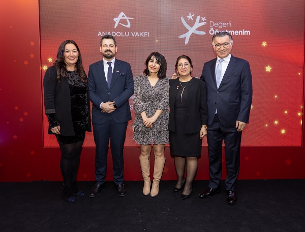 “Değerli Öğretmenim Eğitimin Yıldızları Programı”nda ödüller sahiplerini buldu